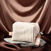 Flow Boho Fluffy Makeup Bag תיק ביוטי פלאפי