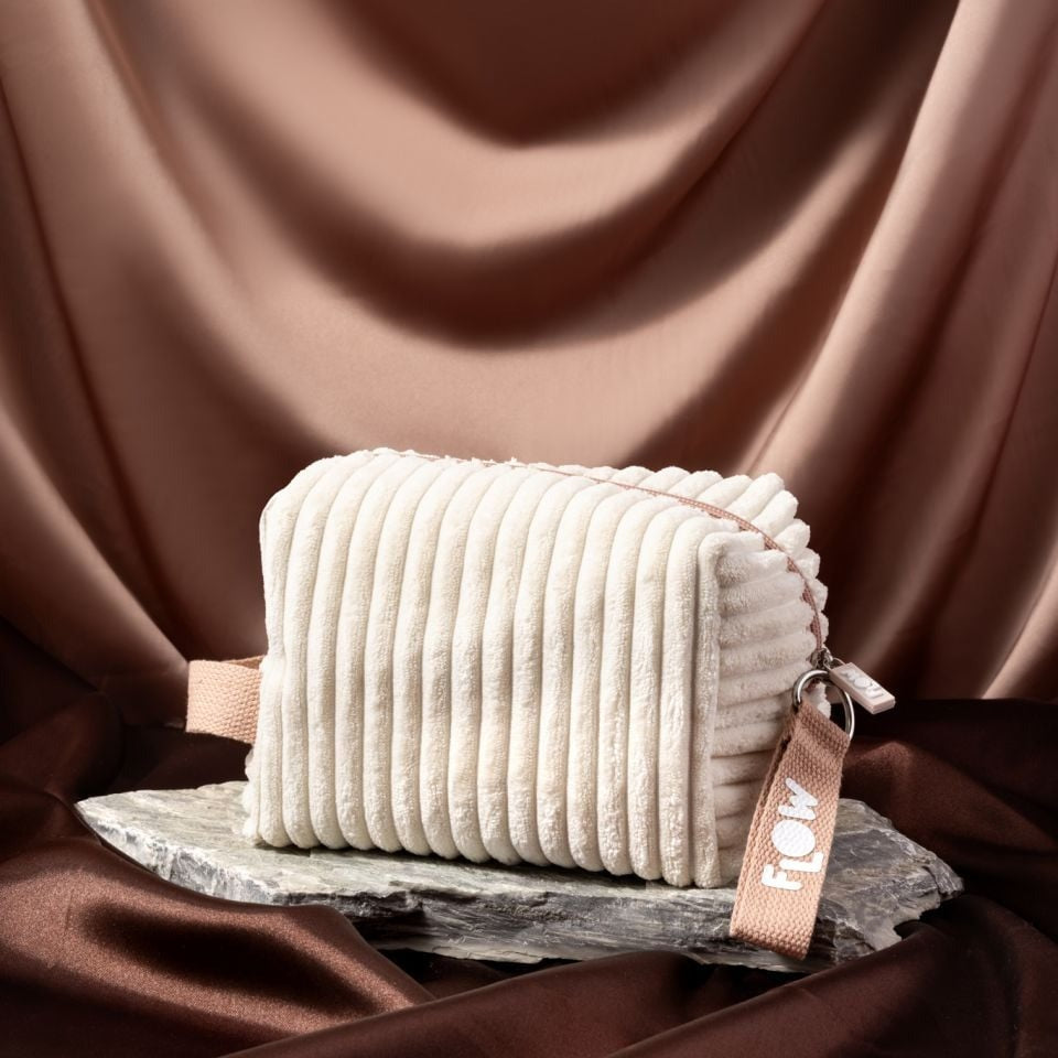 Flow Boho Fluffy Makeup Bag תיק ביוטי פלאפי