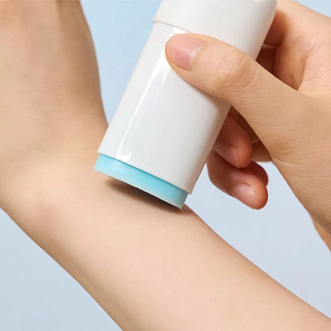 SKIN1004 Madagascar Centella Hyalu-Cica Silky-Fit Sun Stick SPF50+ PA++++ סטיק הגנה