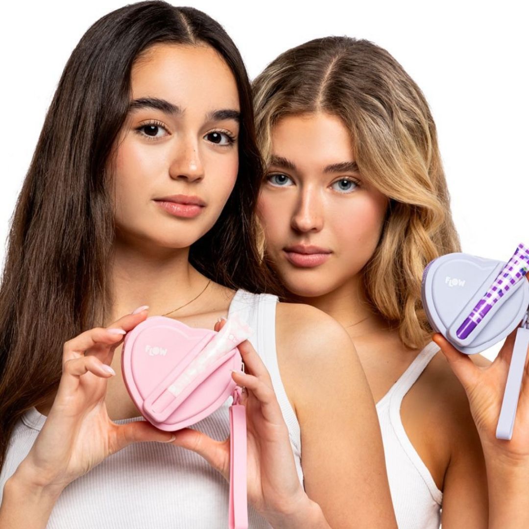Flow Gloss & Go פלואו קיט מיני ארנק+ גלוס