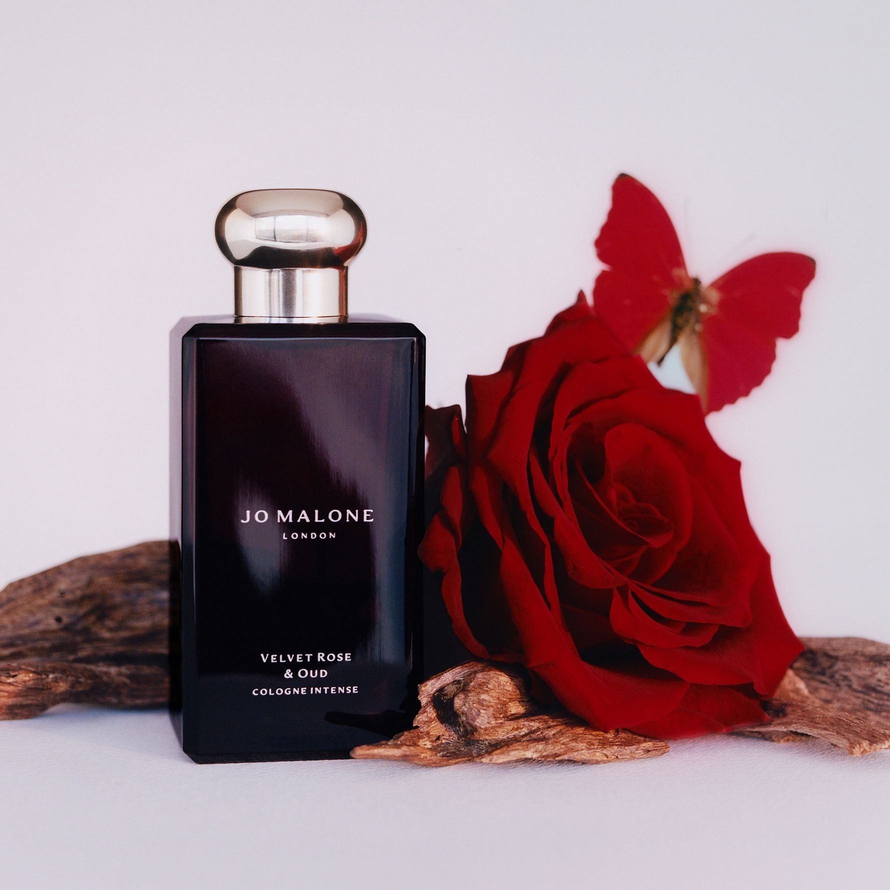 Velvet Rose & Oud Cologne Intense ג'ו מלון בושם בניחוח ורד דמסק ואוד