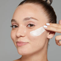 NYX Professional Marshmallow Soothing Primer  ניקס פריימר מעריך את עמידות האיפור