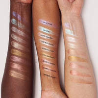 Mac Skinfish Lightstruck Liquid Highlighter מאק שימר נוזלי לאפקט מואר בכיסוי נבנה